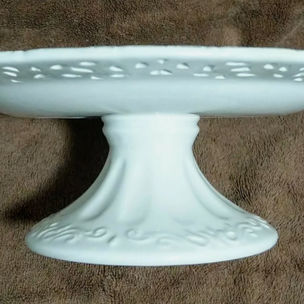 D'LUSSO WHITE SHINY CERAMIC CAKE PEDESTAL PLATE